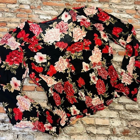 AMERICAN EAGLE WOMEN BLACK SMOCKED FLORAL BLOUSE - Picture 3 of 7